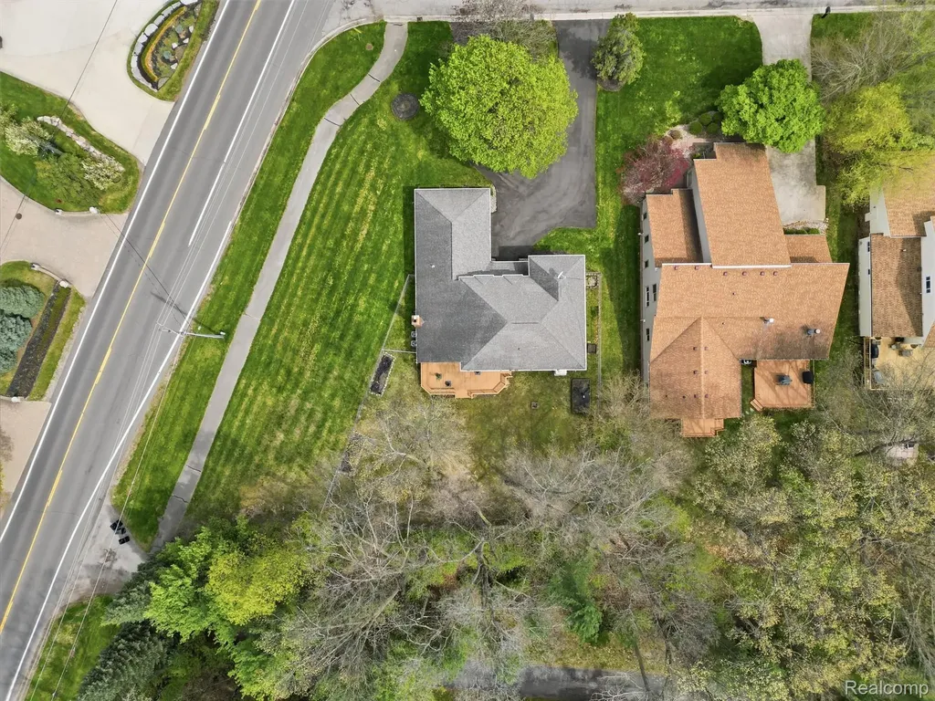 5800 Naneva Court West Bloomfield Charter Township MI 48322
