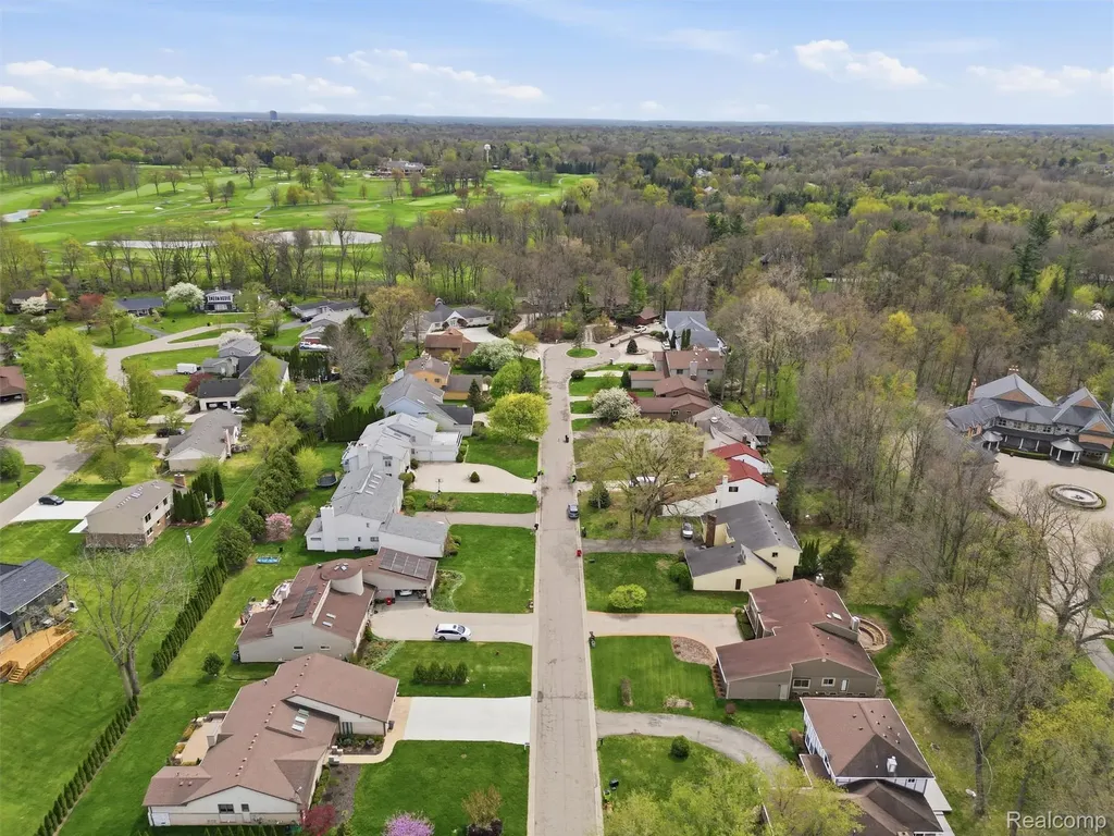 5800 Naneva Court West Bloomfield Charter Township MI 48322