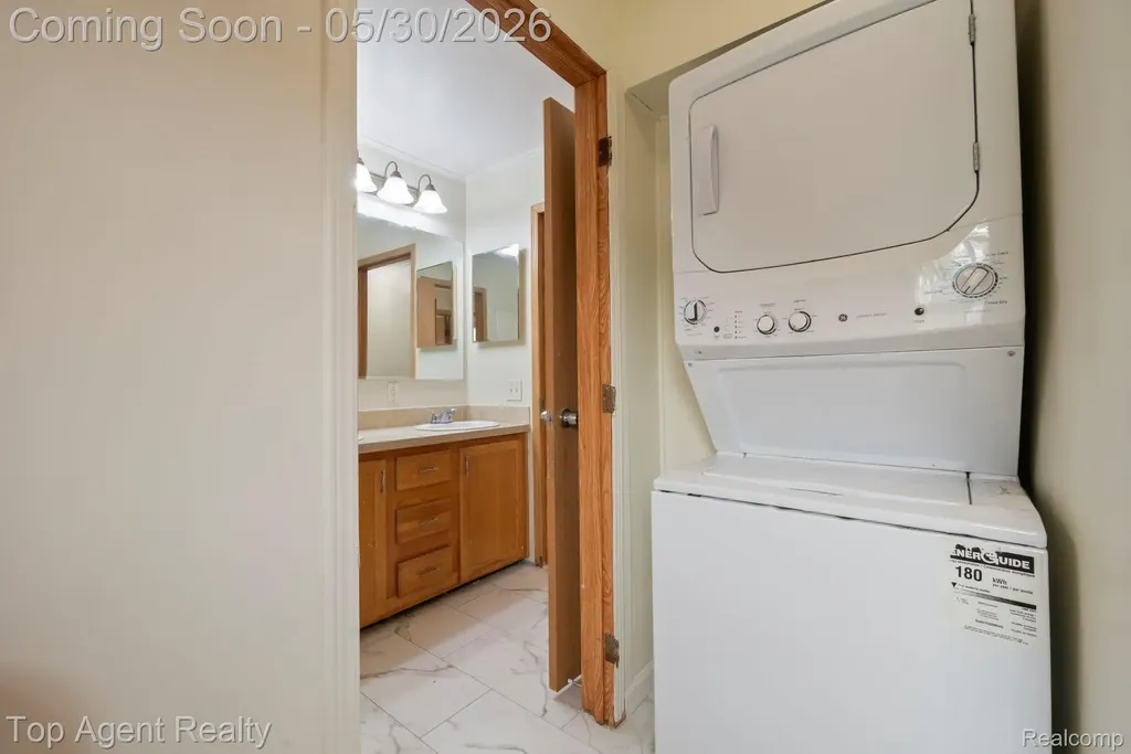 2018 John R Road Troy City MI 48083