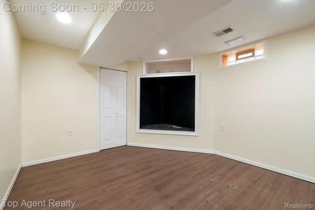 2018 John R Road Troy City MI 48083