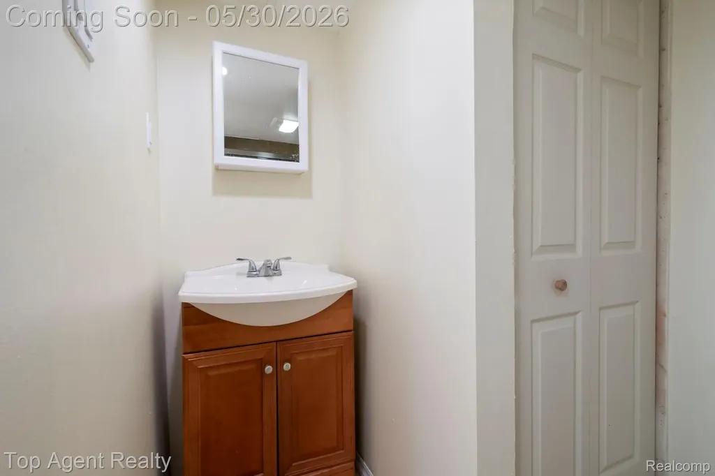 2018 John R Road Troy City MI 48083