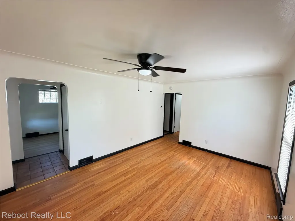 17811 Lincoln Drive Roseville City MI 48066