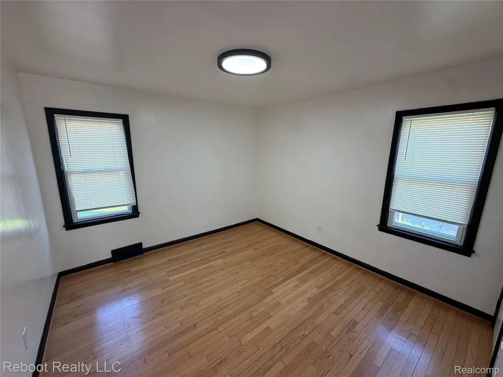 17811 Lincoln Drive Roseville City MI 48066