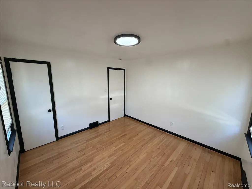 17811 Lincoln Drive Roseville City MI 48066