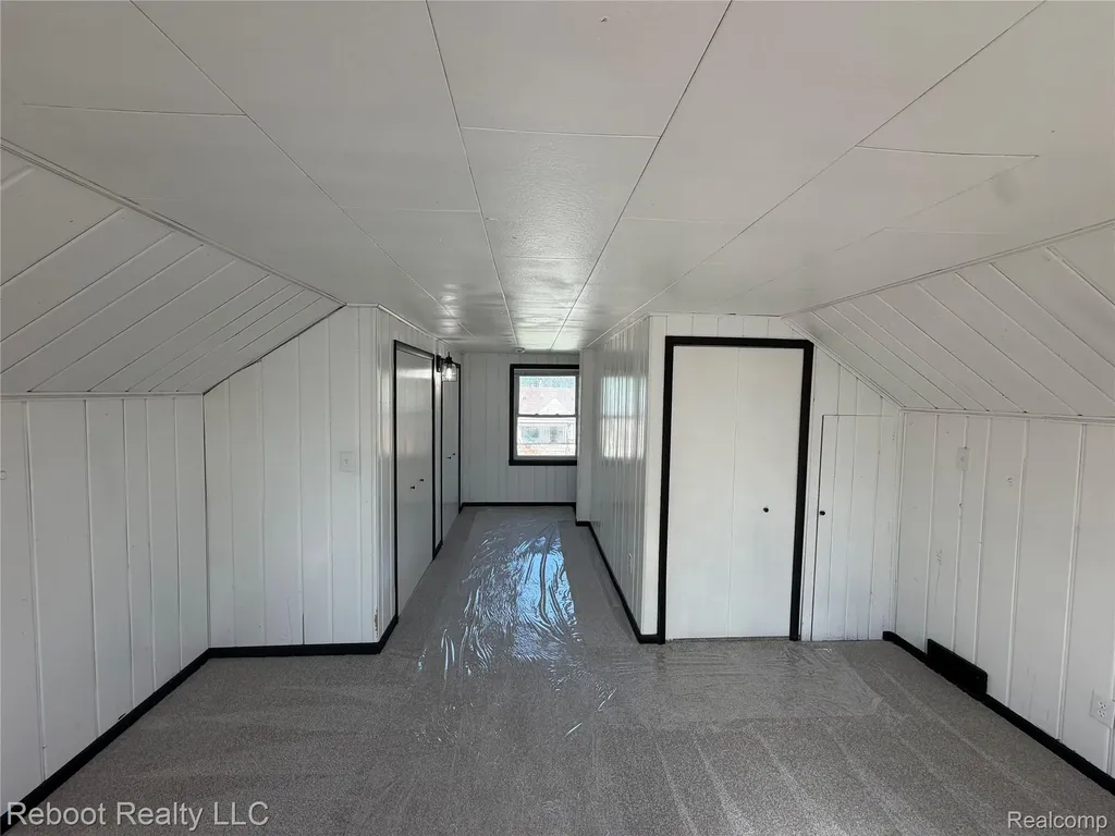 17811 Lincoln Drive Roseville City MI 48066