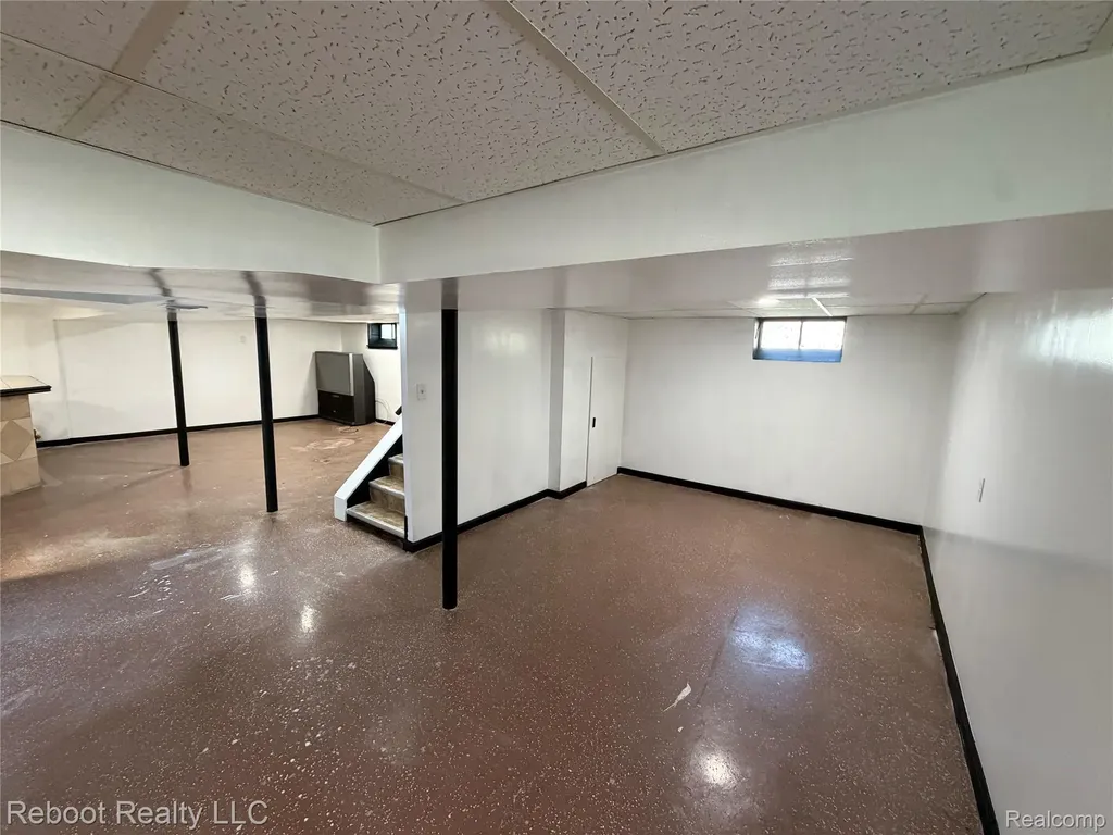 17811 Lincoln Drive Roseville City MI 48066