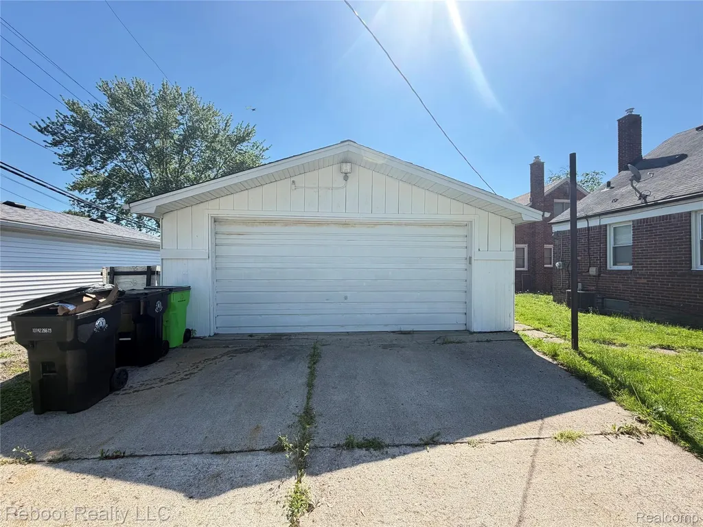 17811 Lincoln Drive Roseville City MI 48066