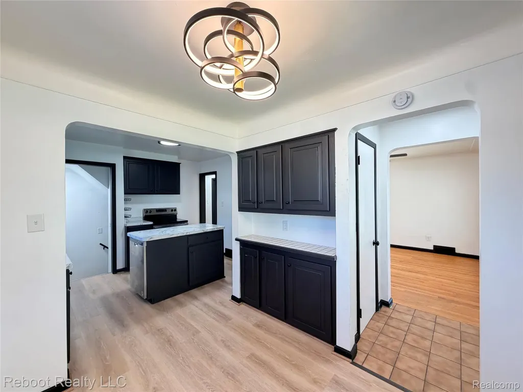 17811 Lincoln Drive Roseville City MI 48066