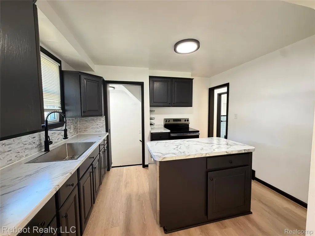 17811 Lincoln Drive Roseville City MI 48066