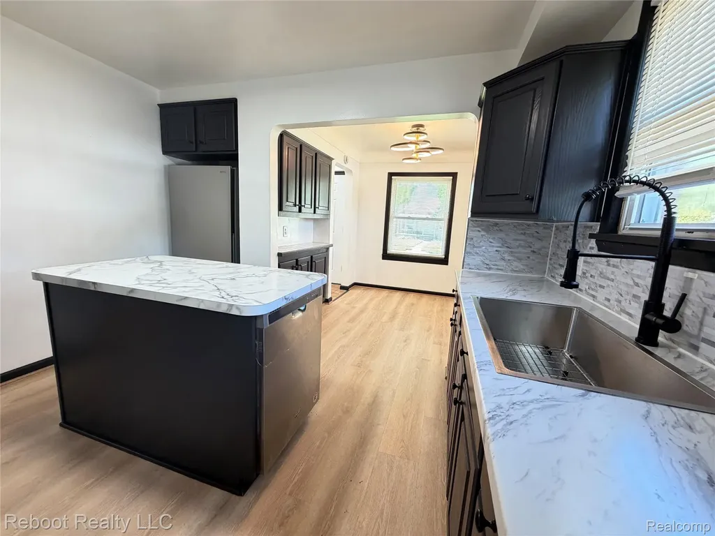 17811 Lincoln Drive Roseville City MI 48066