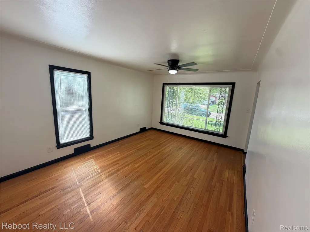 17811 Lincoln Drive Roseville City MI 48066