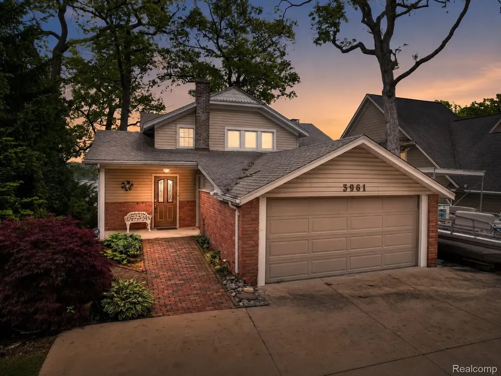 3961 Lakewood Drive Waterford Charter Township MI 48329