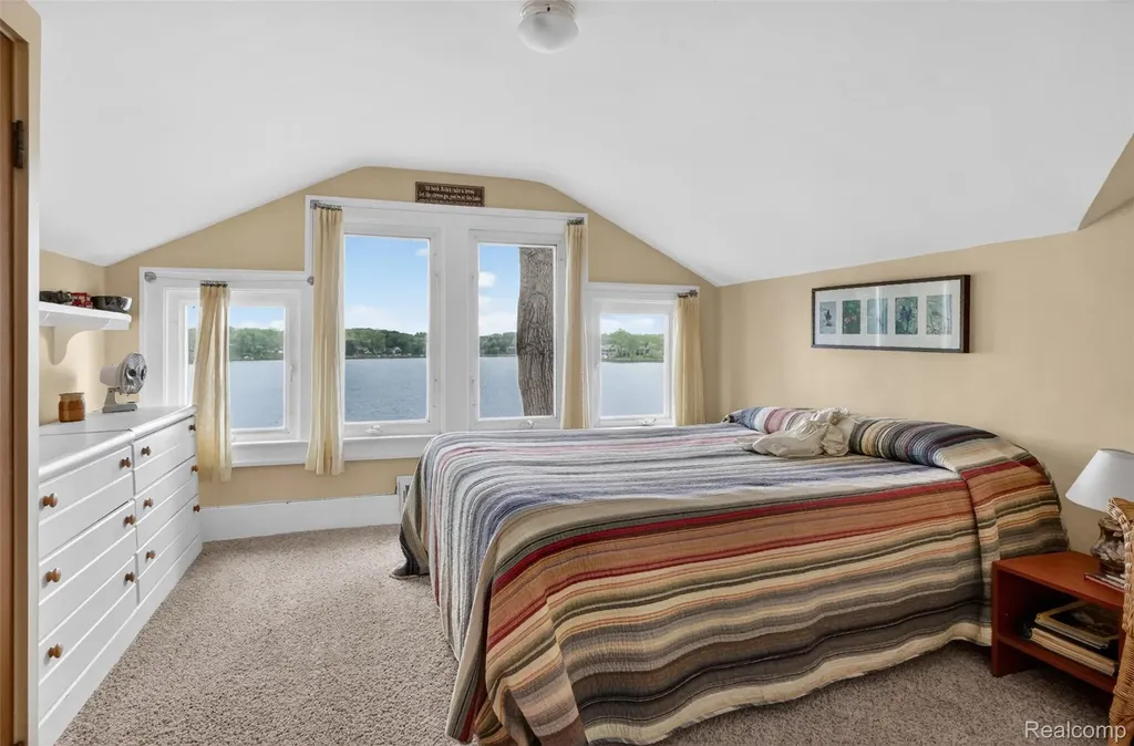 3961 Lakewood Drive Waterford Charter Township MI 48329