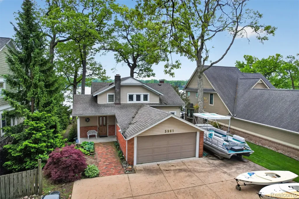 3961 Lakewood Drive Waterford Charter Township MI 48329