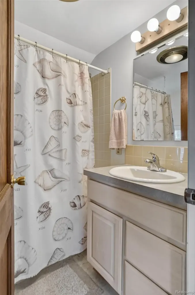 3961 Lakewood Drive Waterford Charter Township MI 48329