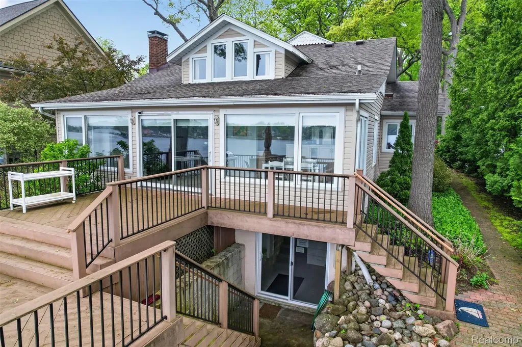 3961 Lakewood Drive Waterford Charter Township MI 48329
