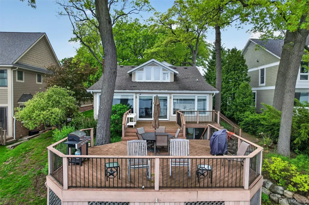 3961 Lakewood Drive Waterford Charter Township MI 48329