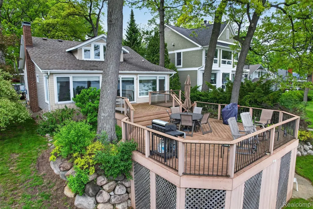 3961 Lakewood Drive Waterford Charter Township MI 48329
