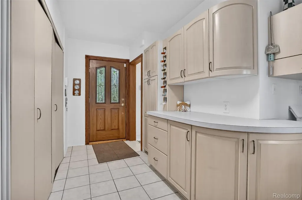 3961 Lakewood Drive Waterford Charter Township MI 48329