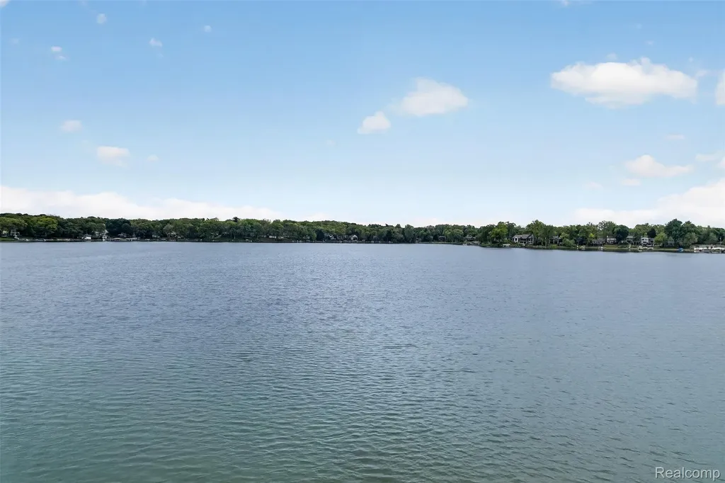 3961 Lakewood Drive Waterford Charter Township MI 48329