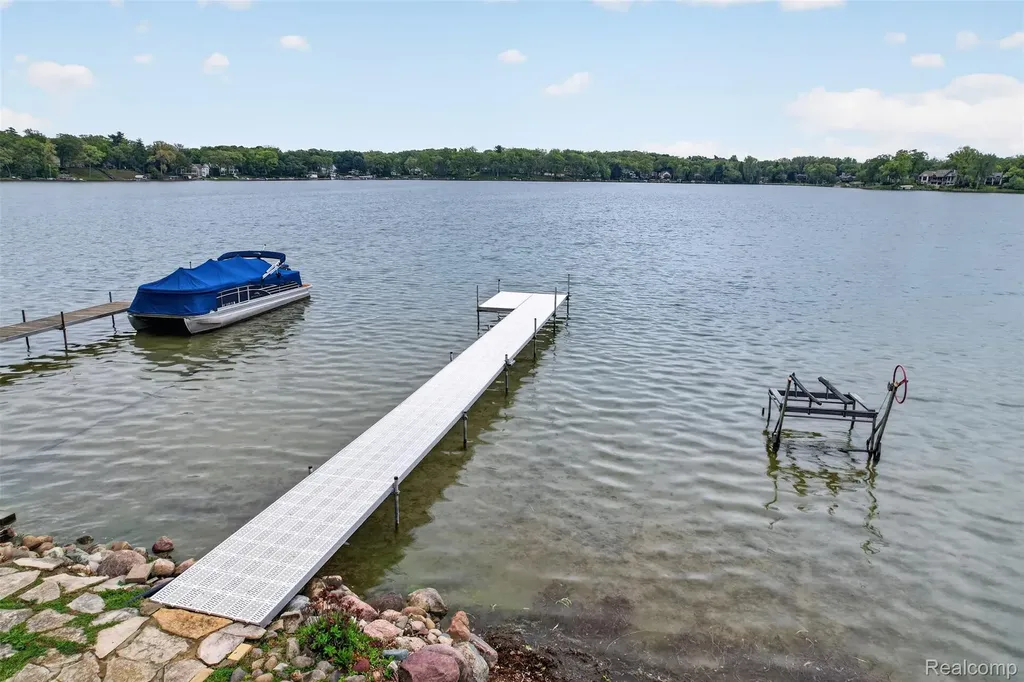 3961 Lakewood Drive Waterford Charter Township MI 48329