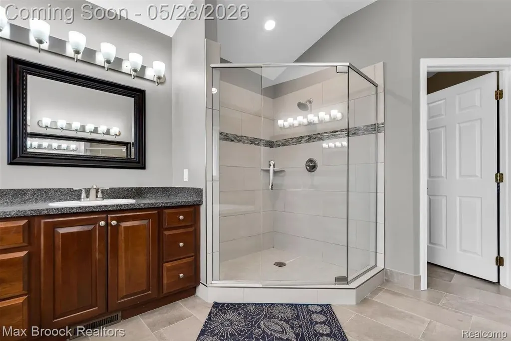 47071 Northumberland Street Novi City MI 48374