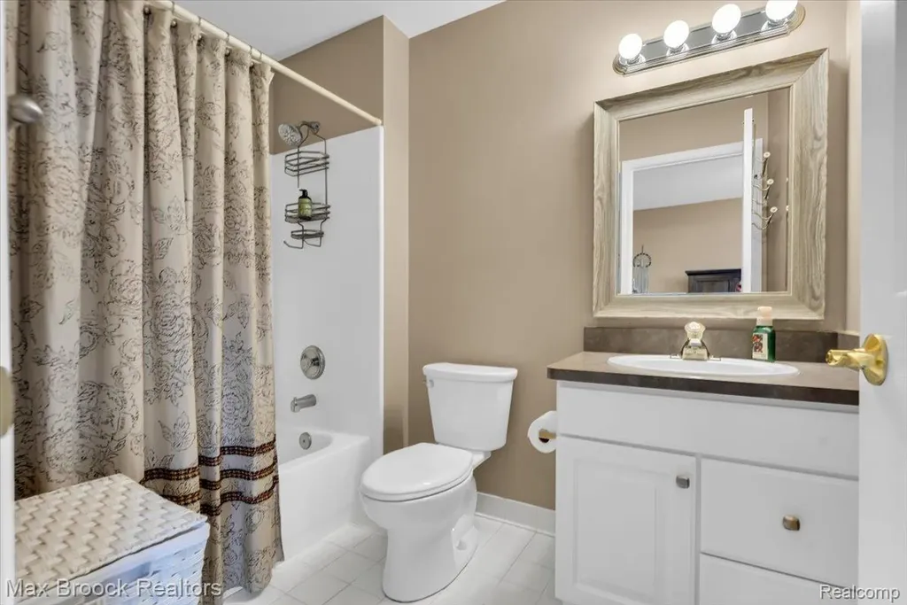 47071 Northumberland Street Novi City MI 48374