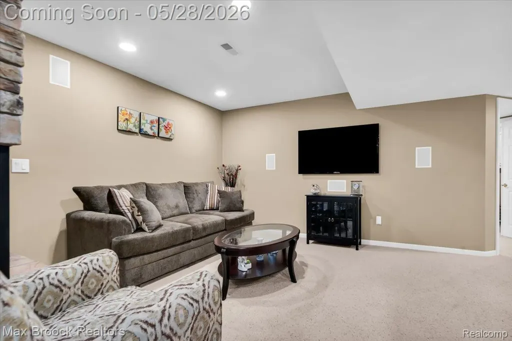 47071 Northumberland Street Novi City MI 48374