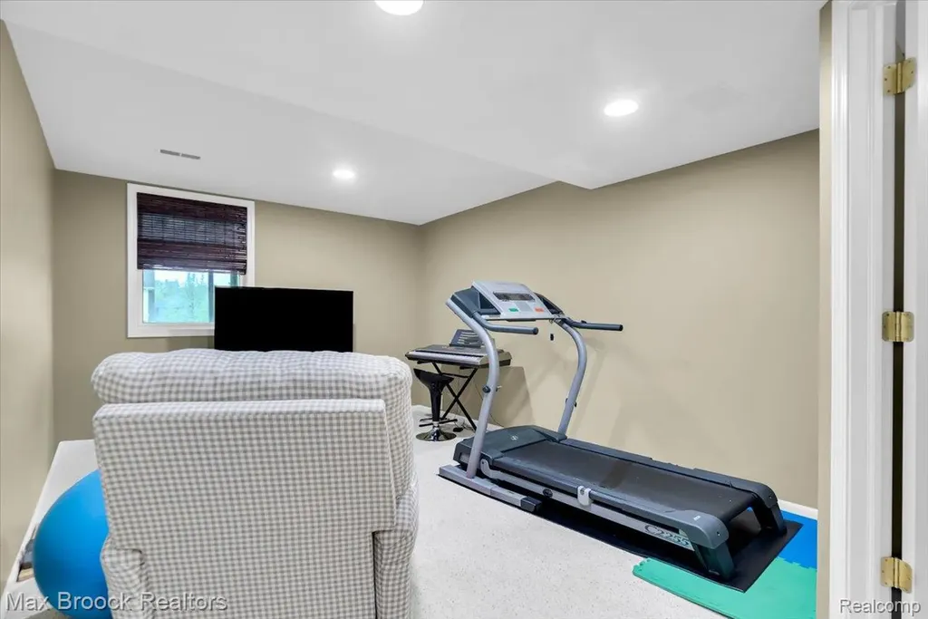 47071 Northumberland Street Novi City MI 48374