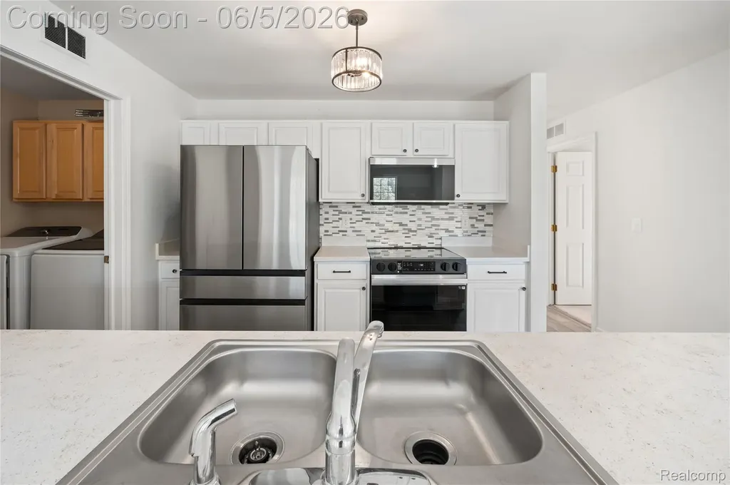730 Amberly Drive Waterford Charter Township MI 48328