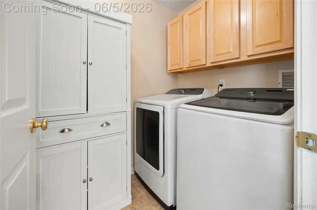 730 Amberly Drive Waterford Charter Township MI 48328