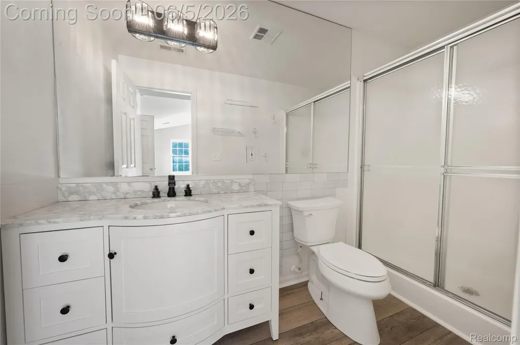 730 Amberly Drive Waterford Charter Township MI 48328