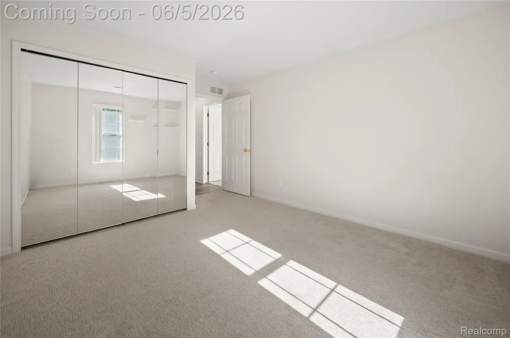 730 Amberly Drive Waterford Charter Township MI 48328