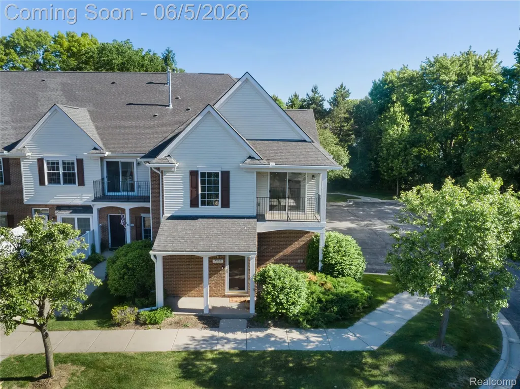 730 Amberly Drive Waterford Charter Township MI 48328