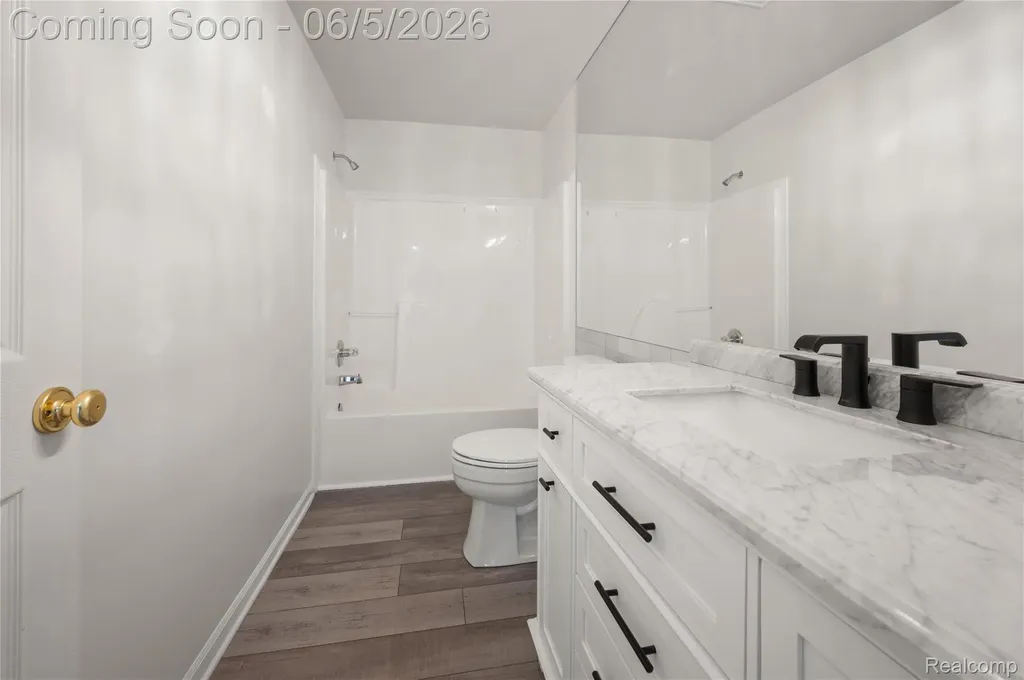730 Amberly Drive Waterford Charter Township MI 48328