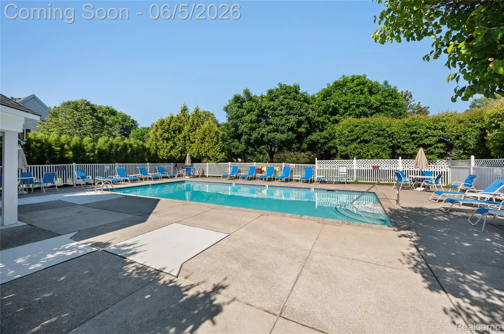 730 Amberly Drive Waterford Charter Township MI 48328