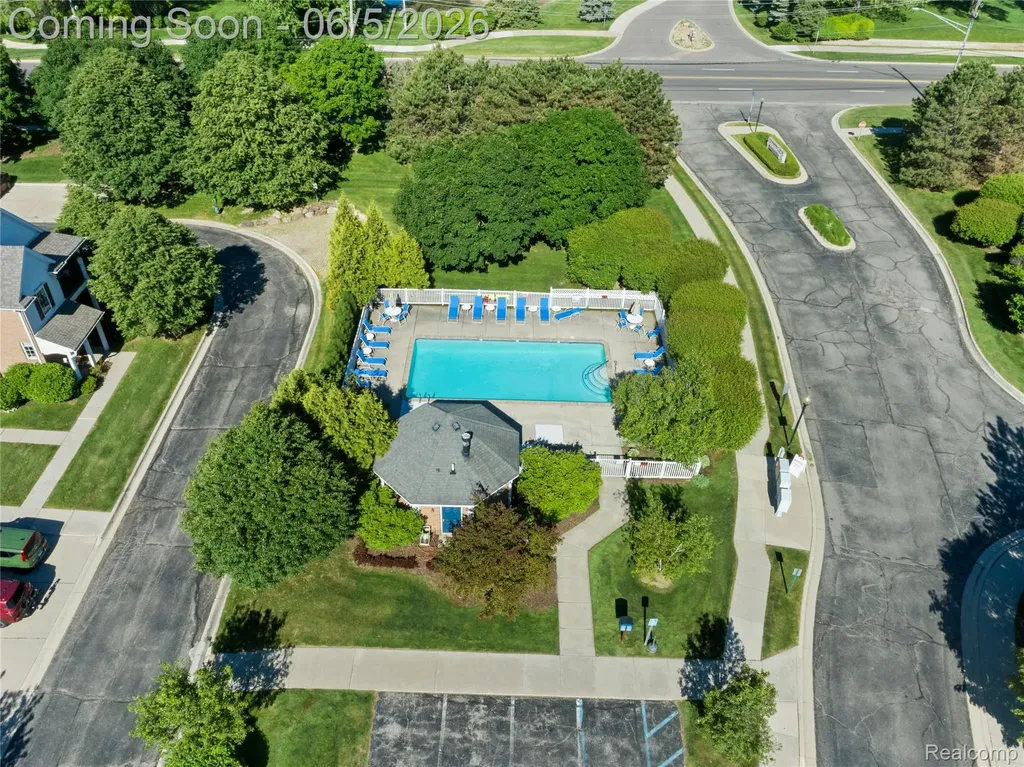 730 Amberly Drive Waterford Charter Township MI 48328