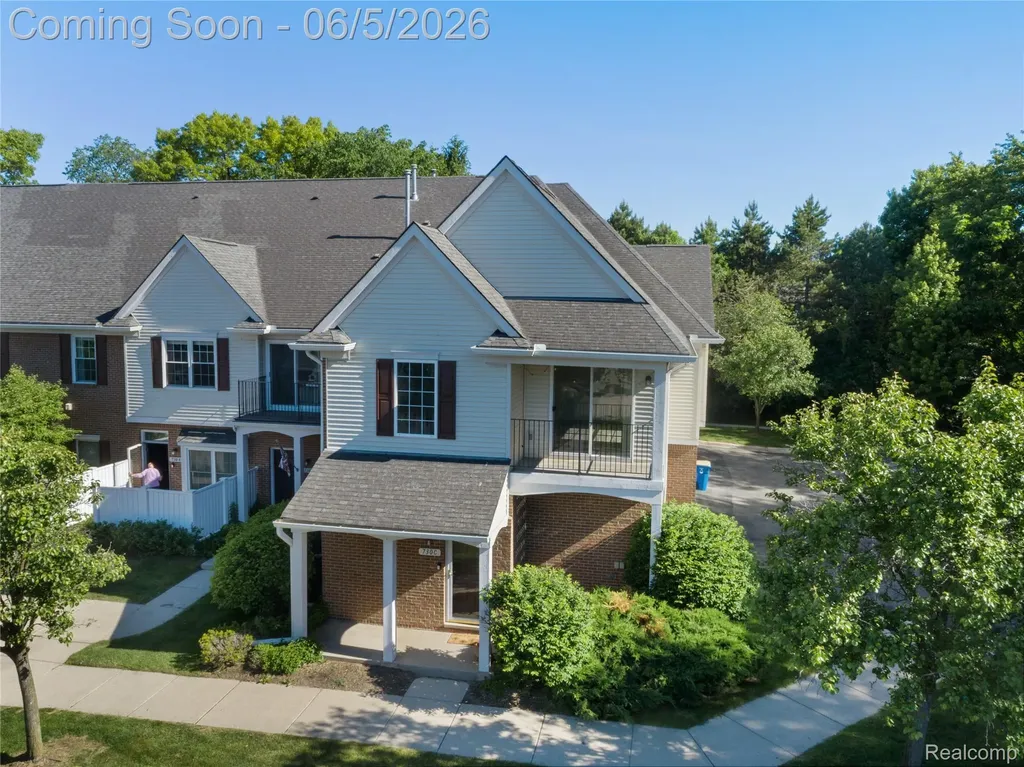 730 Amberly Drive Waterford Charter Township MI 48328