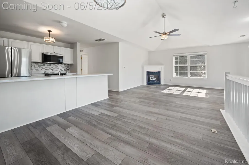 730 Amberly Drive Waterford Charter Township MI 48328