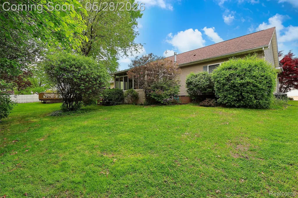 2855 Reflection Avenue Waterford Charter Township MI 48328