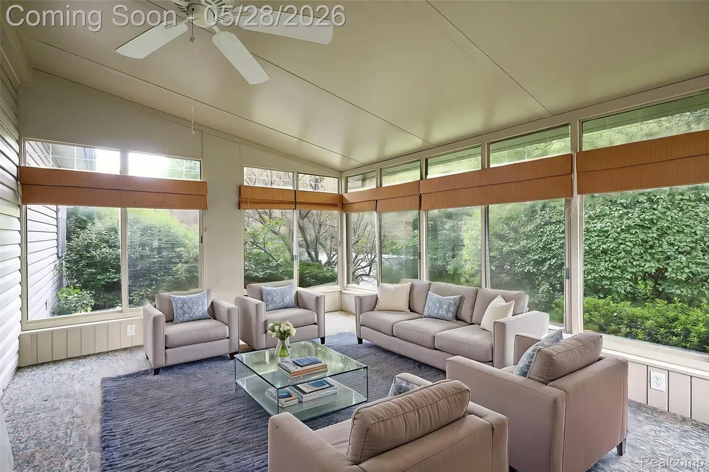 2855 Reflection Avenue Waterford Charter Township MI 48328
