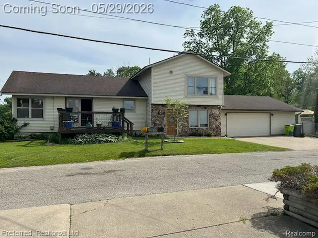 2400 Gillham Avenue West Bloomfield Charter Township MI 48324