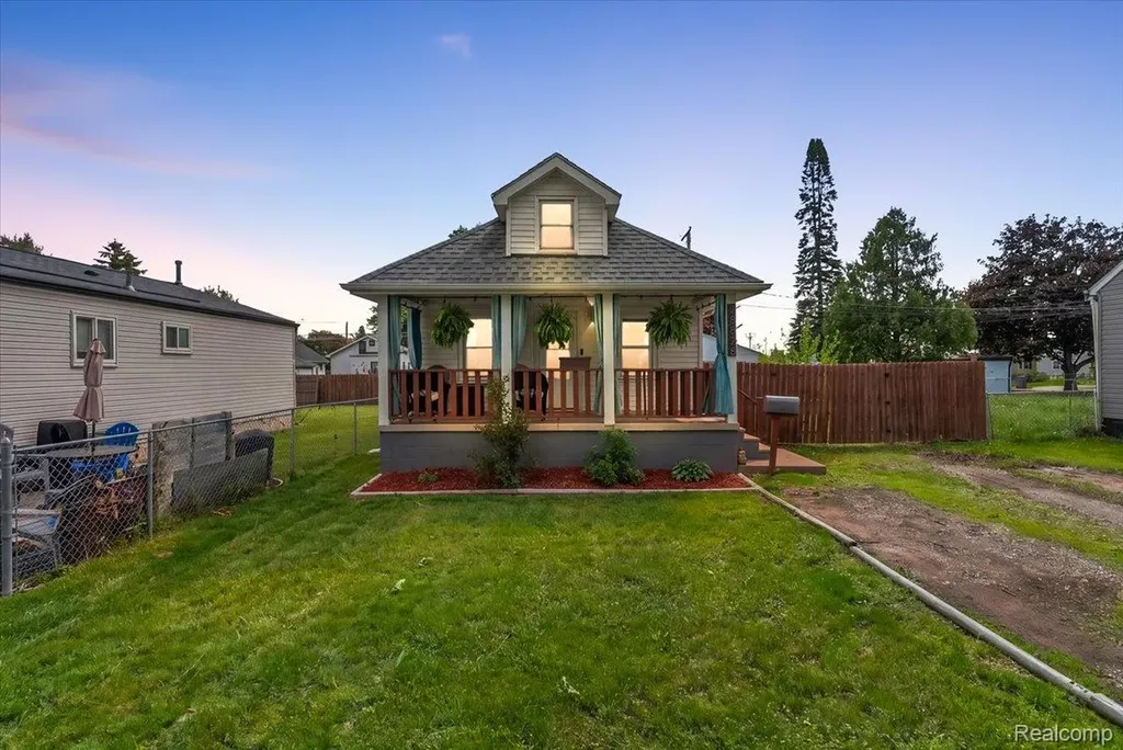 28828 Galloway Street Roseville City MI 48066