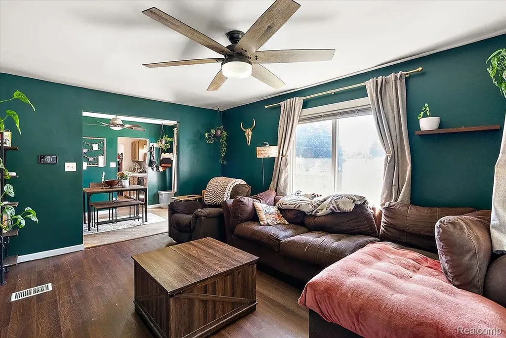 28828 Galloway Street Roseville City MI 48066