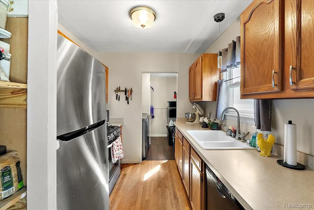 28828 Galloway Street Roseville City MI 48066