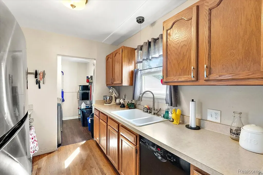 28828 Galloway Street Roseville City MI 48066
