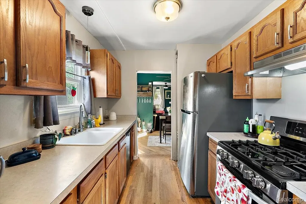 28828 Galloway Street Roseville City MI 48066