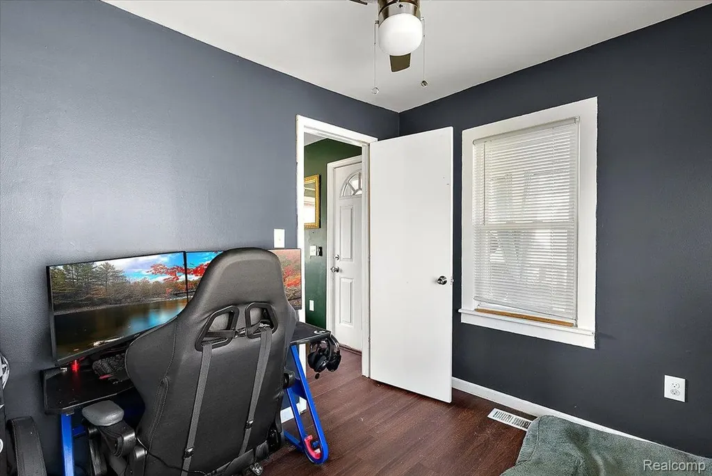 28828 Galloway Street Roseville City MI 48066