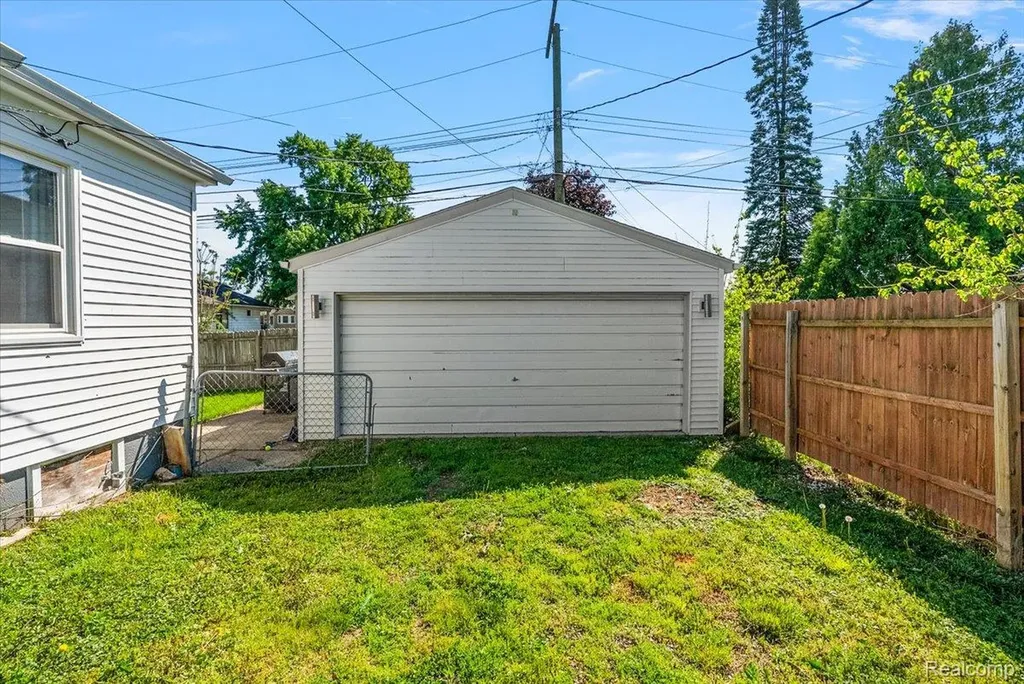 28828 Galloway Street Roseville City MI 48066