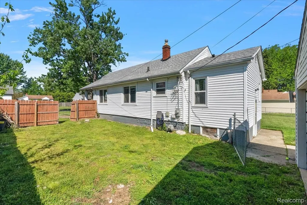 28828 Galloway Street Roseville City MI 48066
